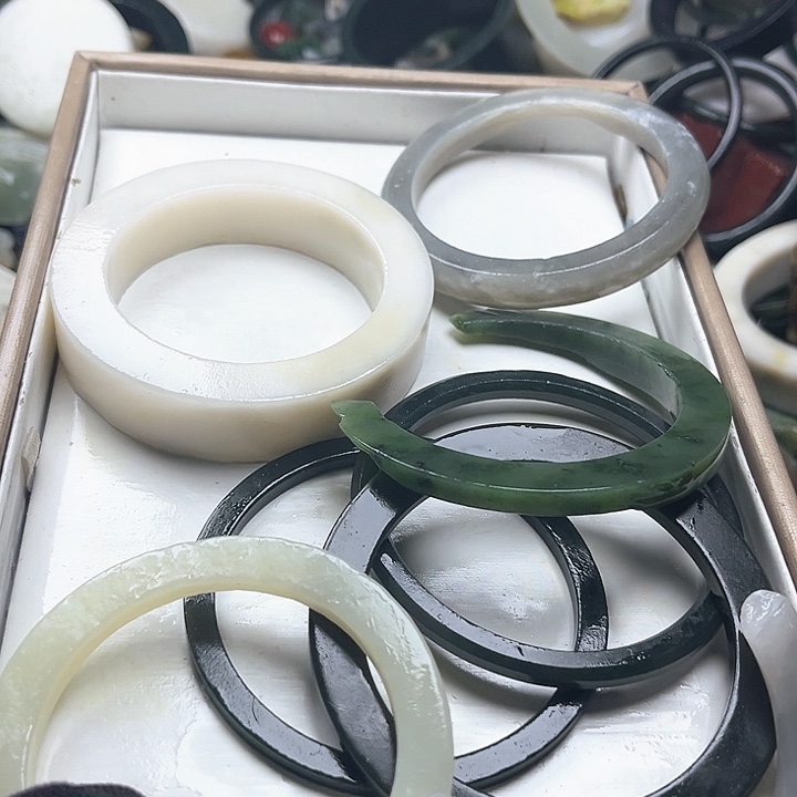 和田玉（糖玉）和田玉边角料 9K金镶嵌吴****k