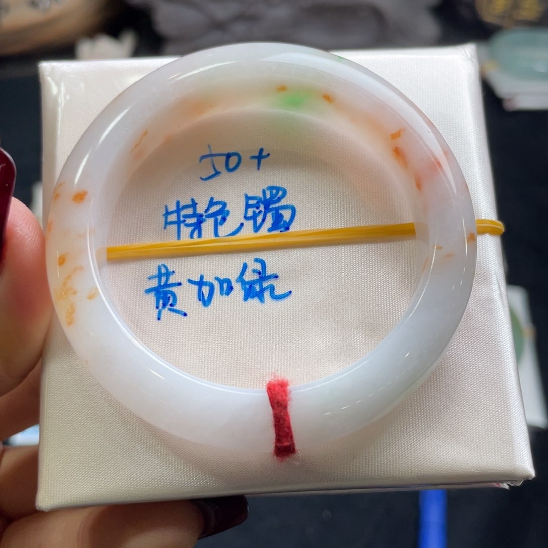 翡翠手镯未镶嵌翡翠手镯