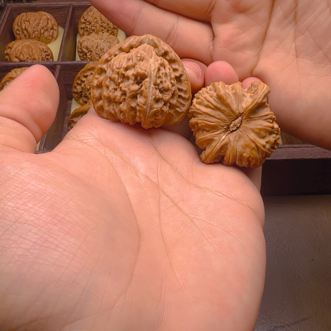 把件文玩核桃三角白