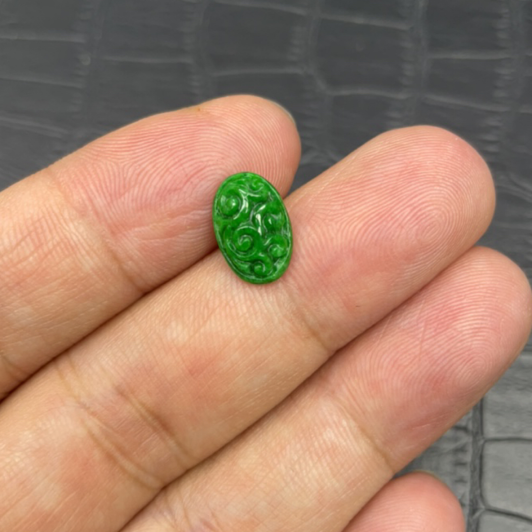 阳绿色戒面翡翠裸石