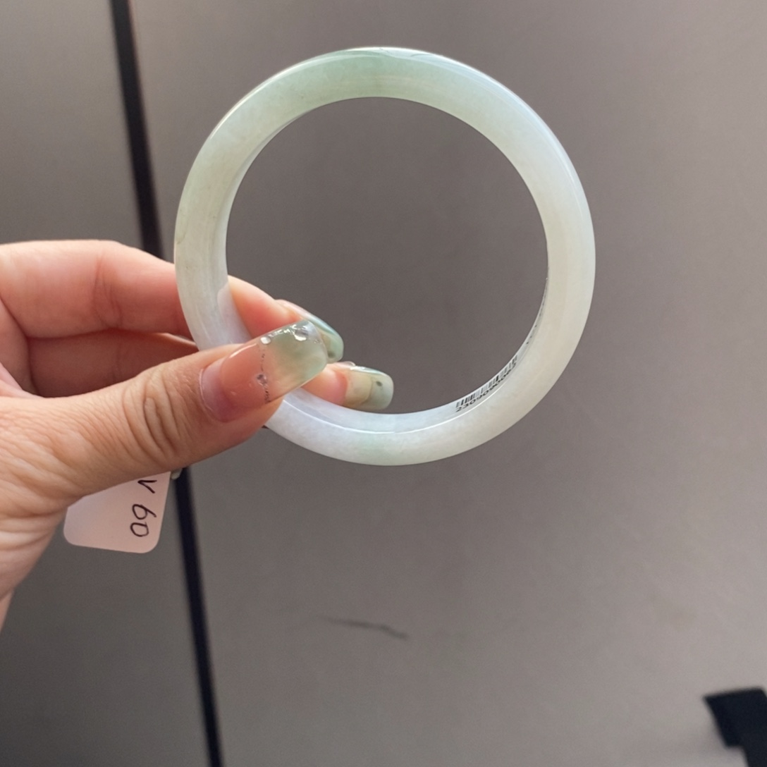 翡翠未镶嵌手镯61口