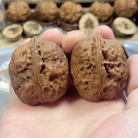 文玩核桃把件通天塔带彩38