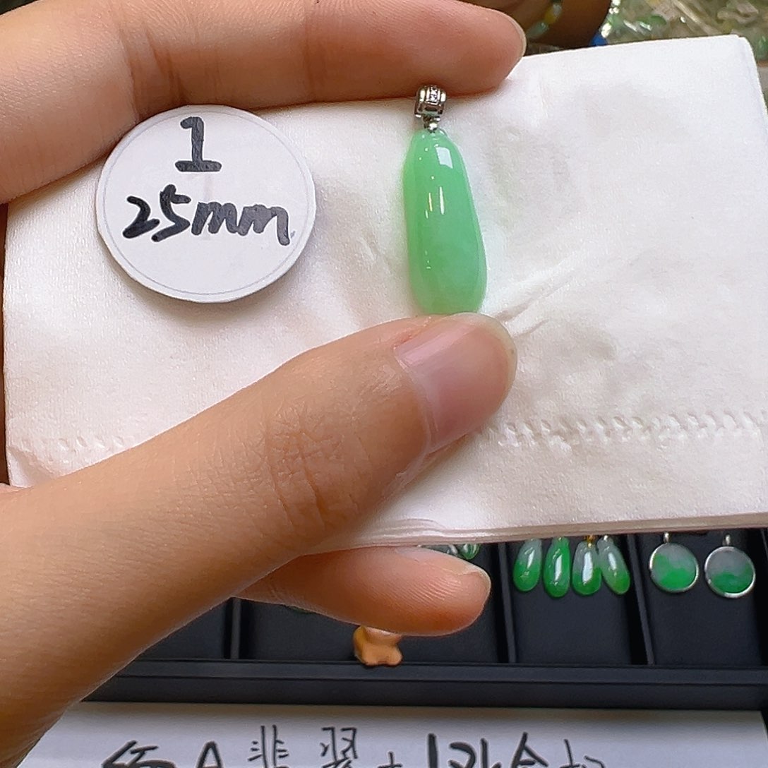 翡翠吊坠(不含链)18K金镶嵌翡翠