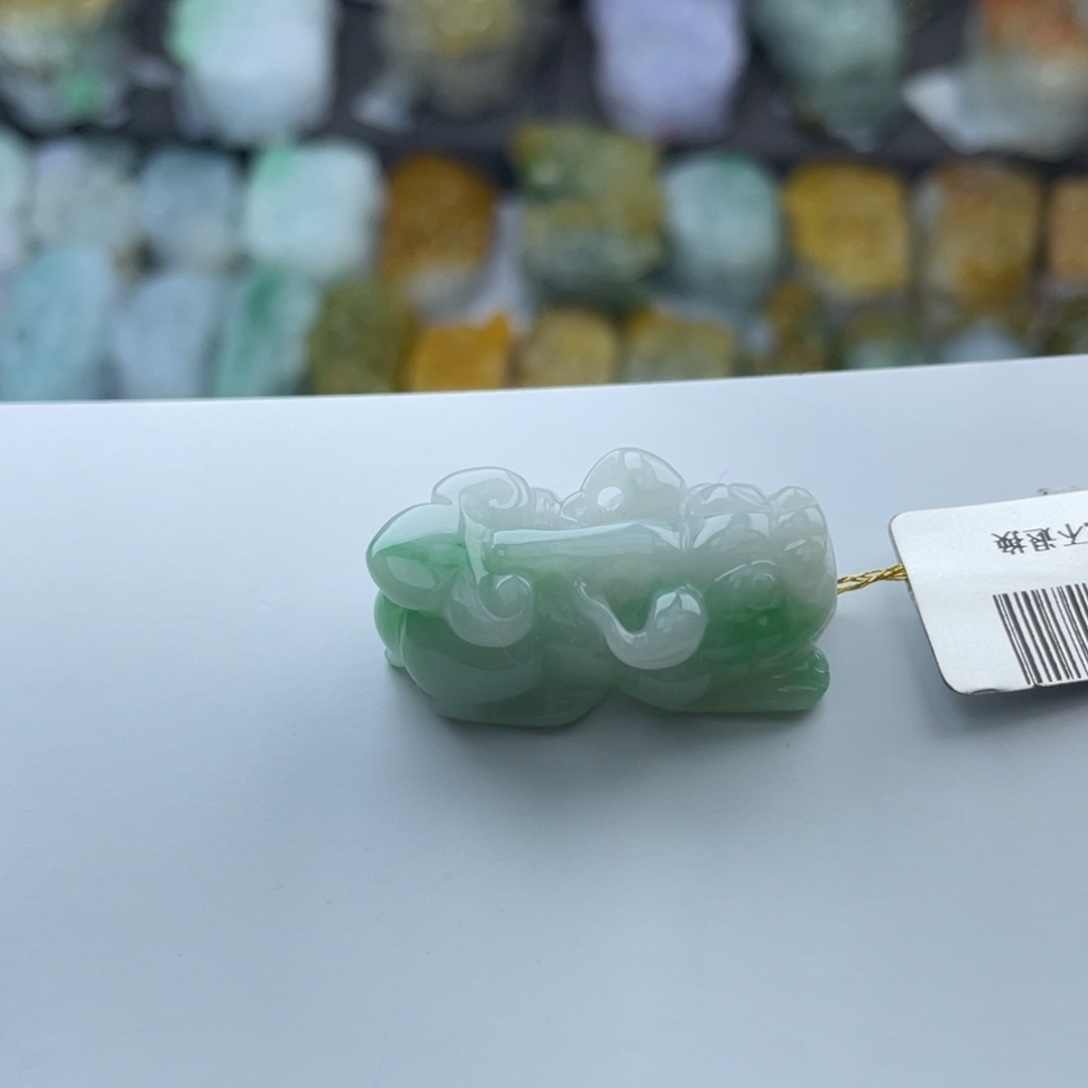 翡翠未镶嵌颈饰貔貅