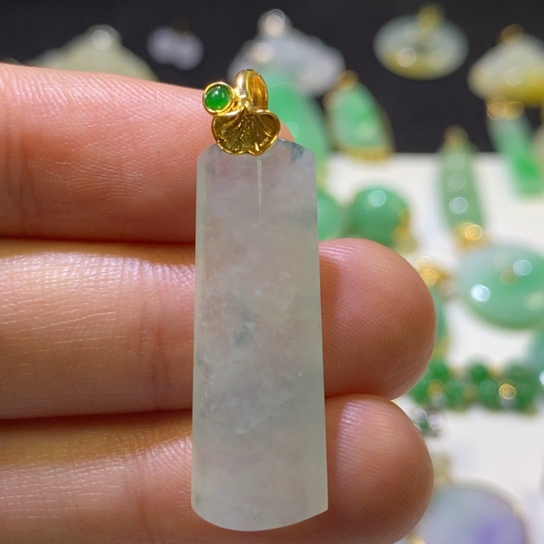 翡翠颈饰18K金镶嵌达*鸭