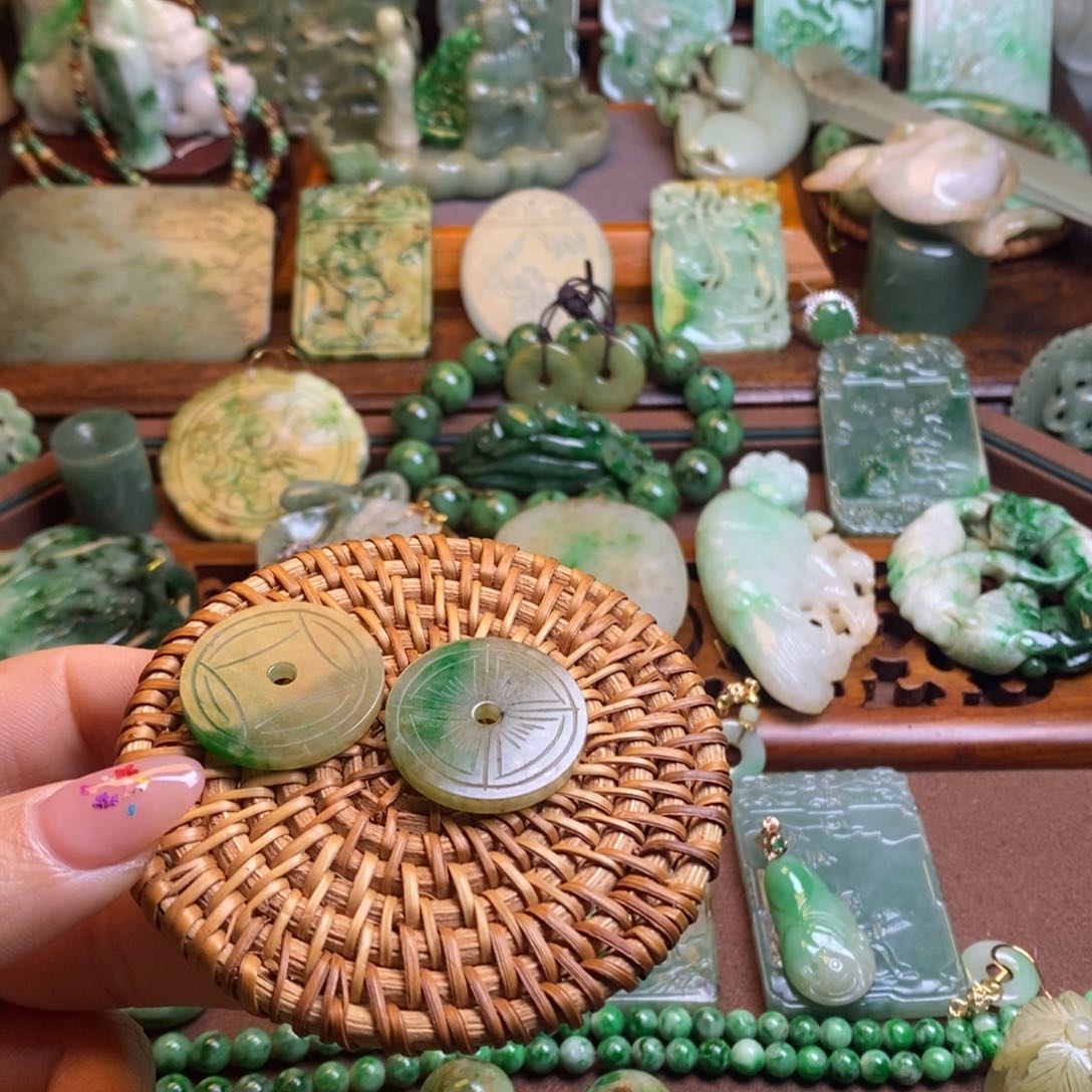 翡翠挂件未镶嵌生*