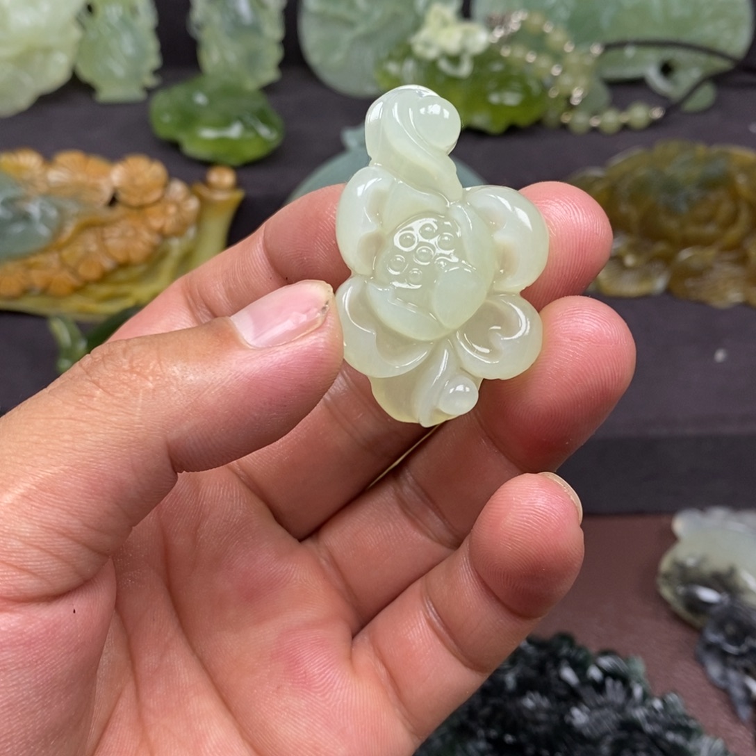未镶嵌蛇纹石玉颈饰