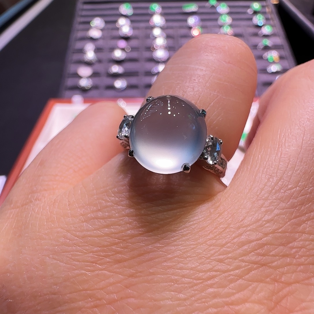 翡翠18K金镶嵌戒指