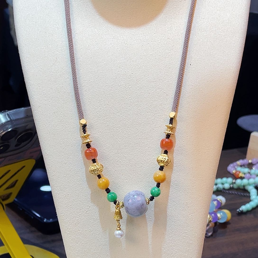 翡翠颈饰未镶嵌吊坠