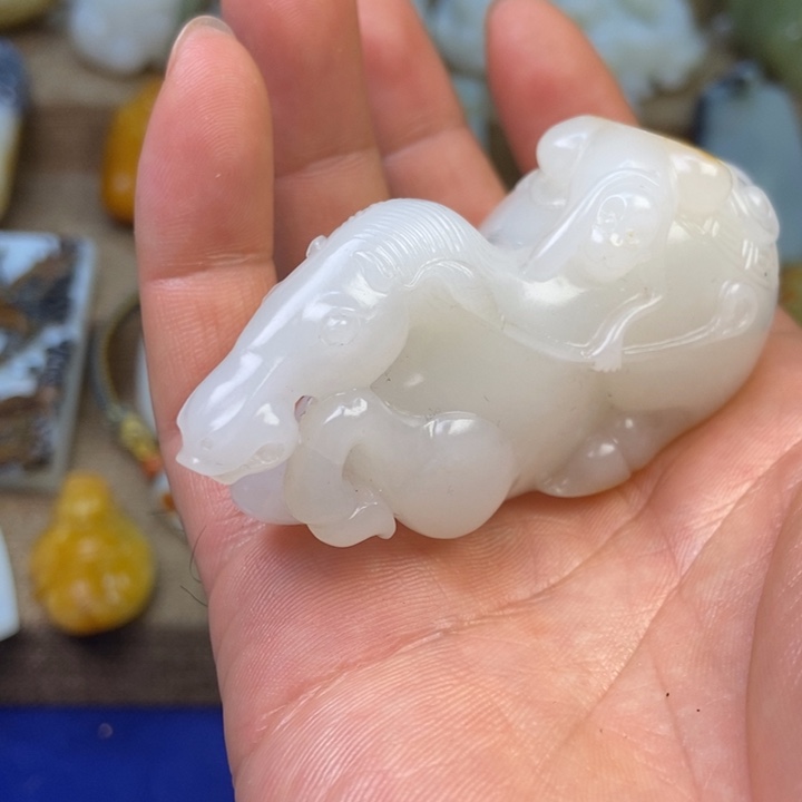 和田玉未镶嵌把件