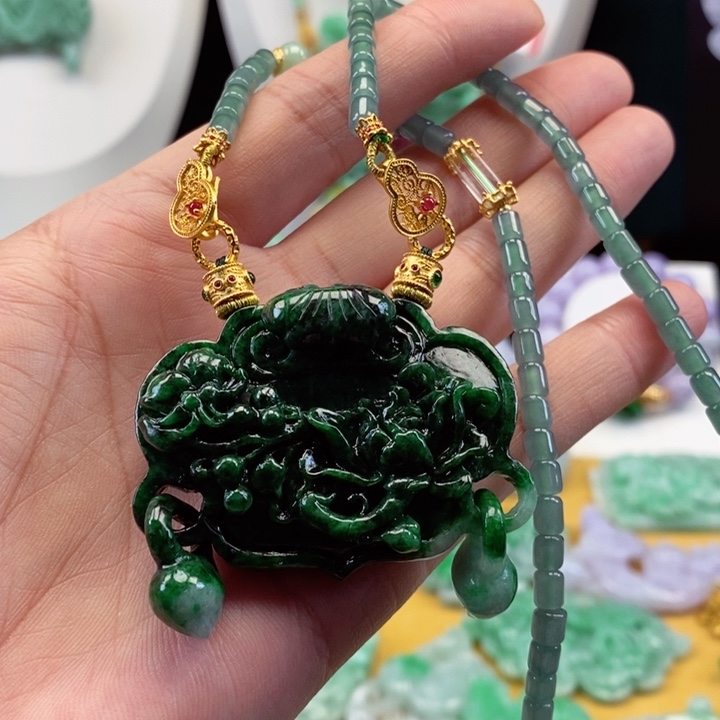 翡翠颈饰未镶嵌翡翠吊坠