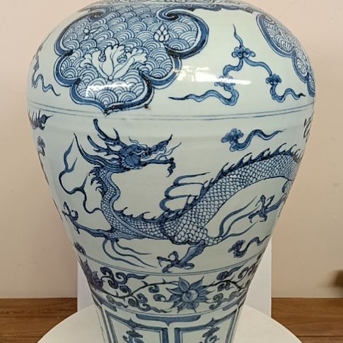 摆件青花龙纹大梅瓶