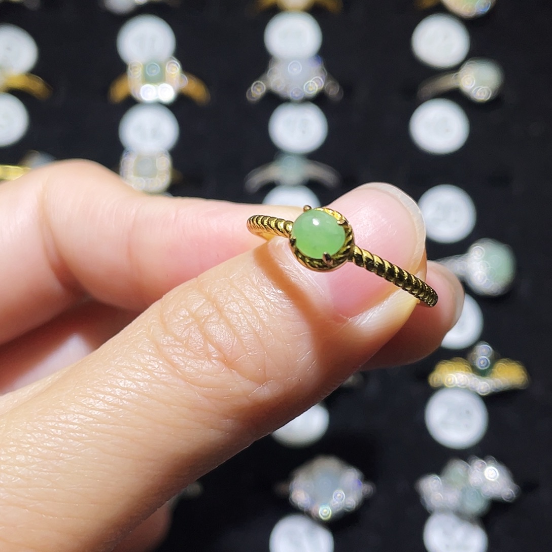 翡翠未镶嵌戒指戒指