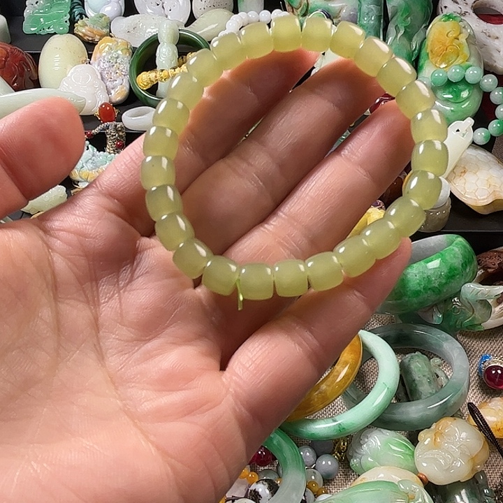 翡翠未镶嵌颈饰翡翠未镶嵌颈饰