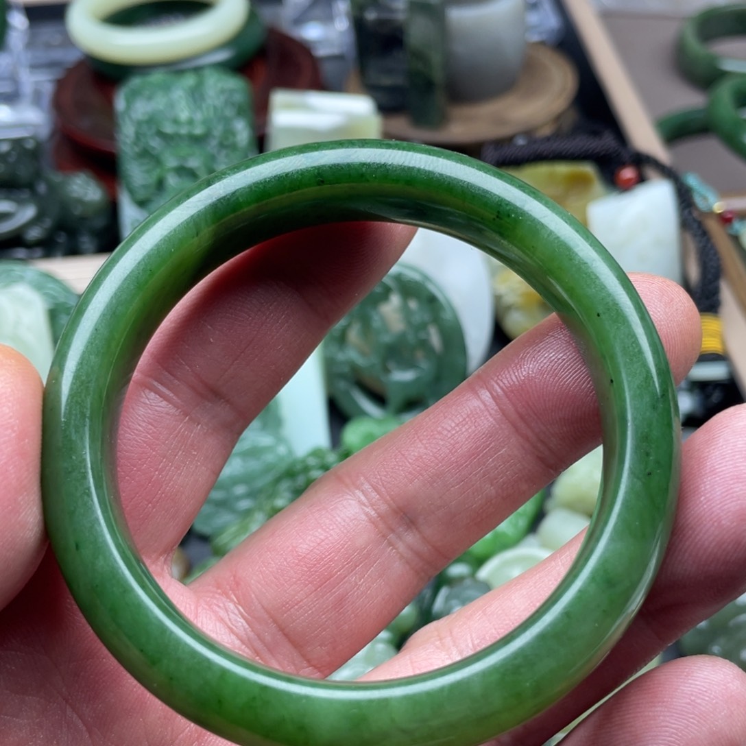 和田玉（碧玉）未镶嵌手镯