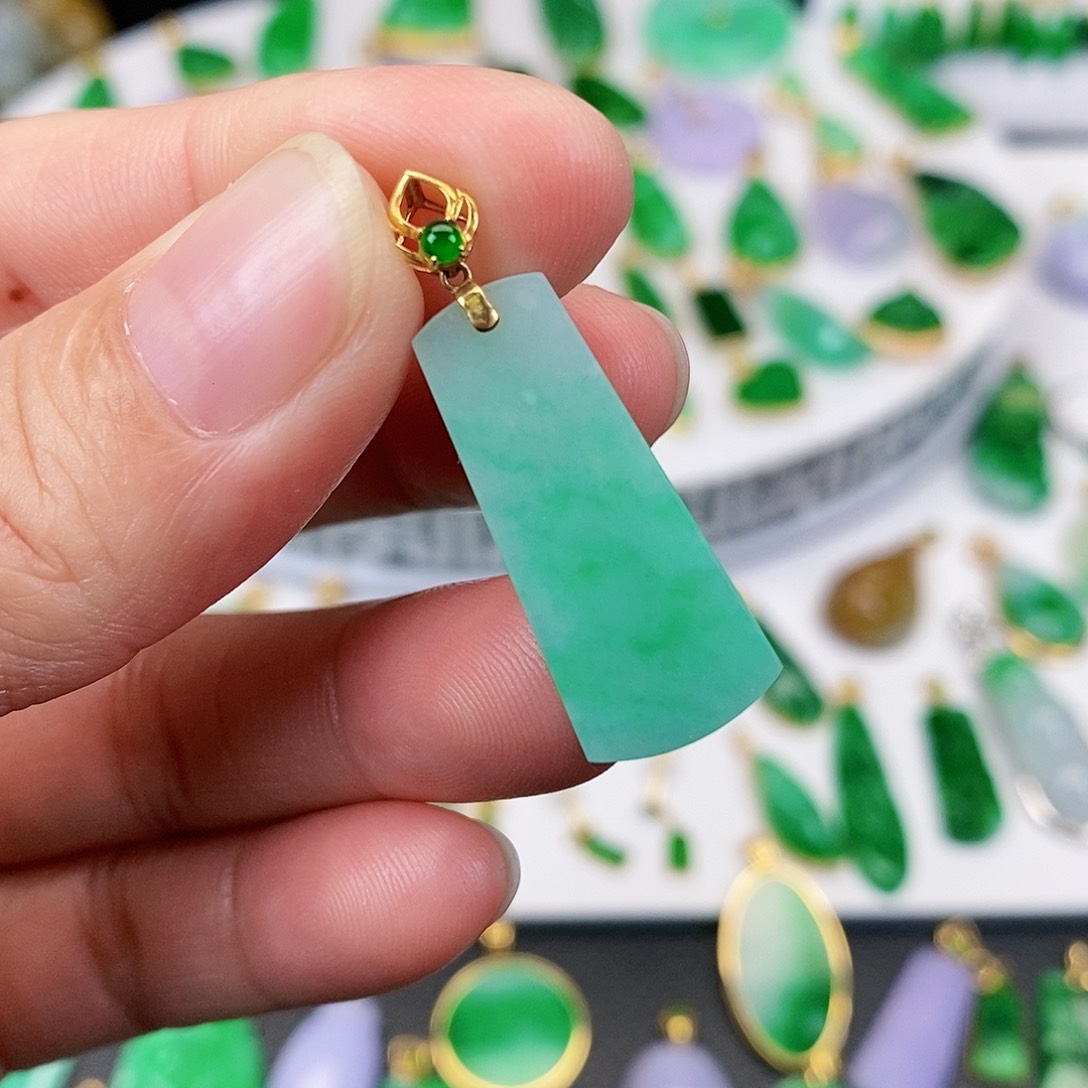 翡翠吊坠(不含链)18K金镶嵌