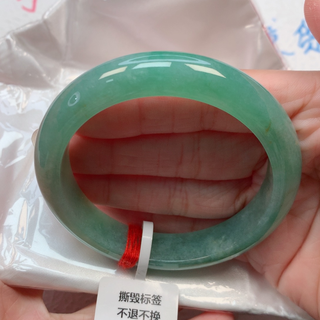 翡翠手镯未镶嵌57.5圈 满绿