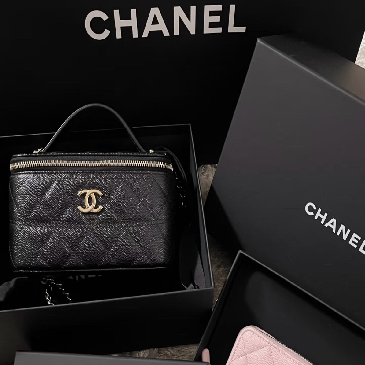 未使用 Chanel/香奈儿 展会外场！25年黑金鱼子酱腰线长盒子包 