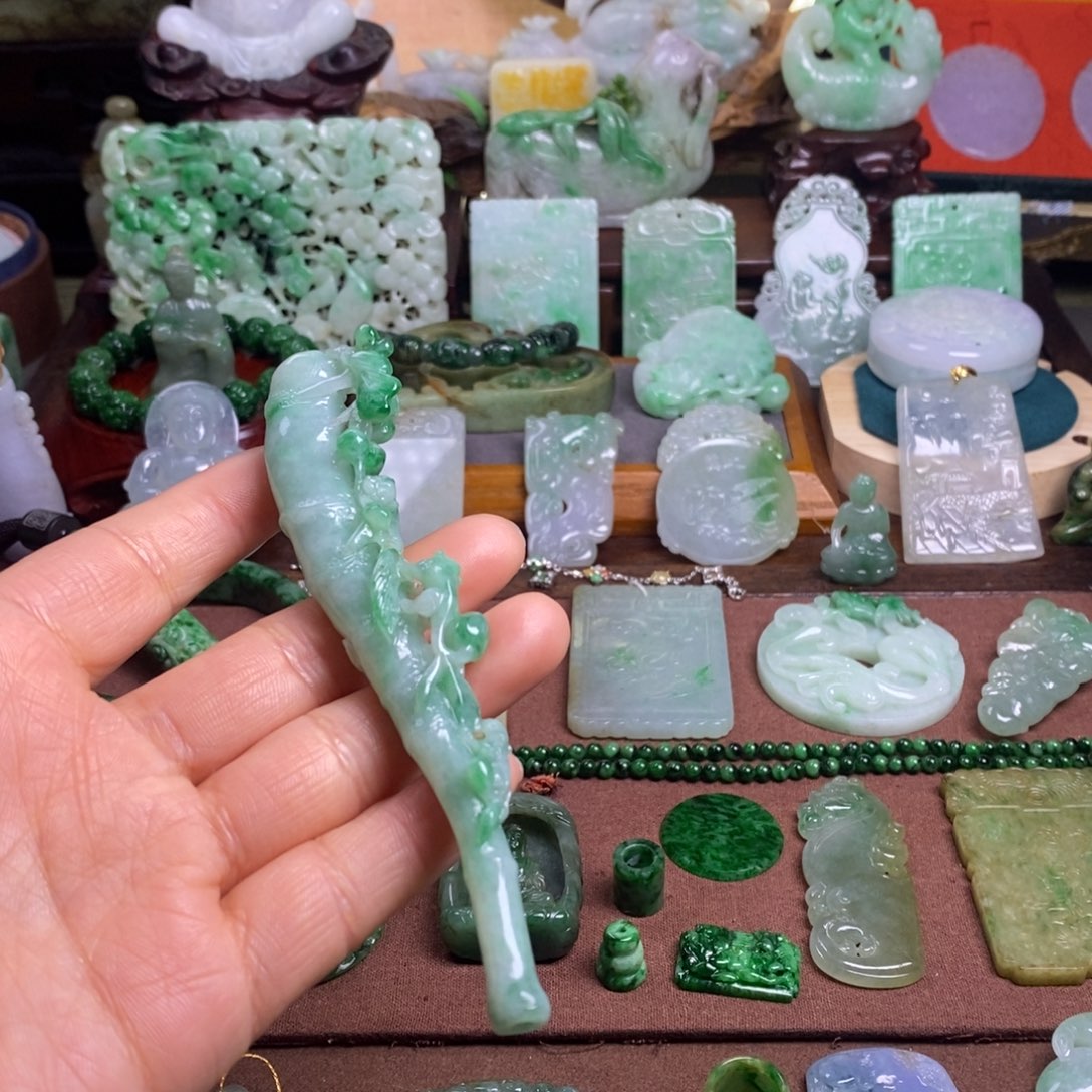 牛***天翡翠未镶嵌挂件11111111111111