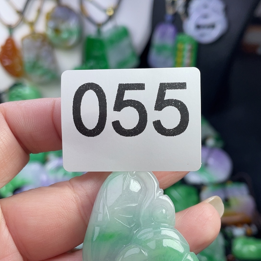 翡翠未镶嵌吊坠(赠链)