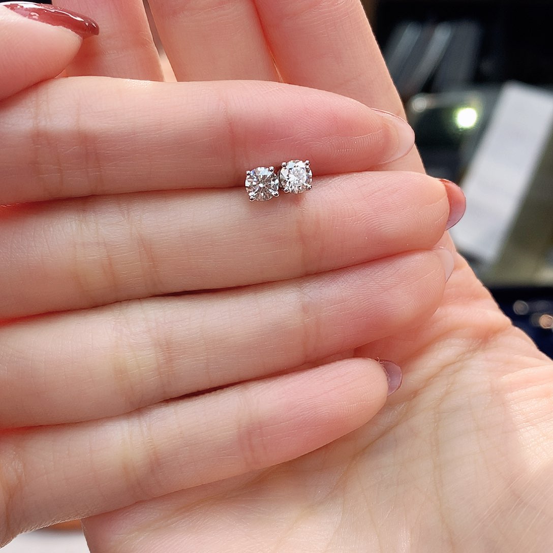 钻石耳饰18K金镶嵌仙*18k金天然钻石耳钉