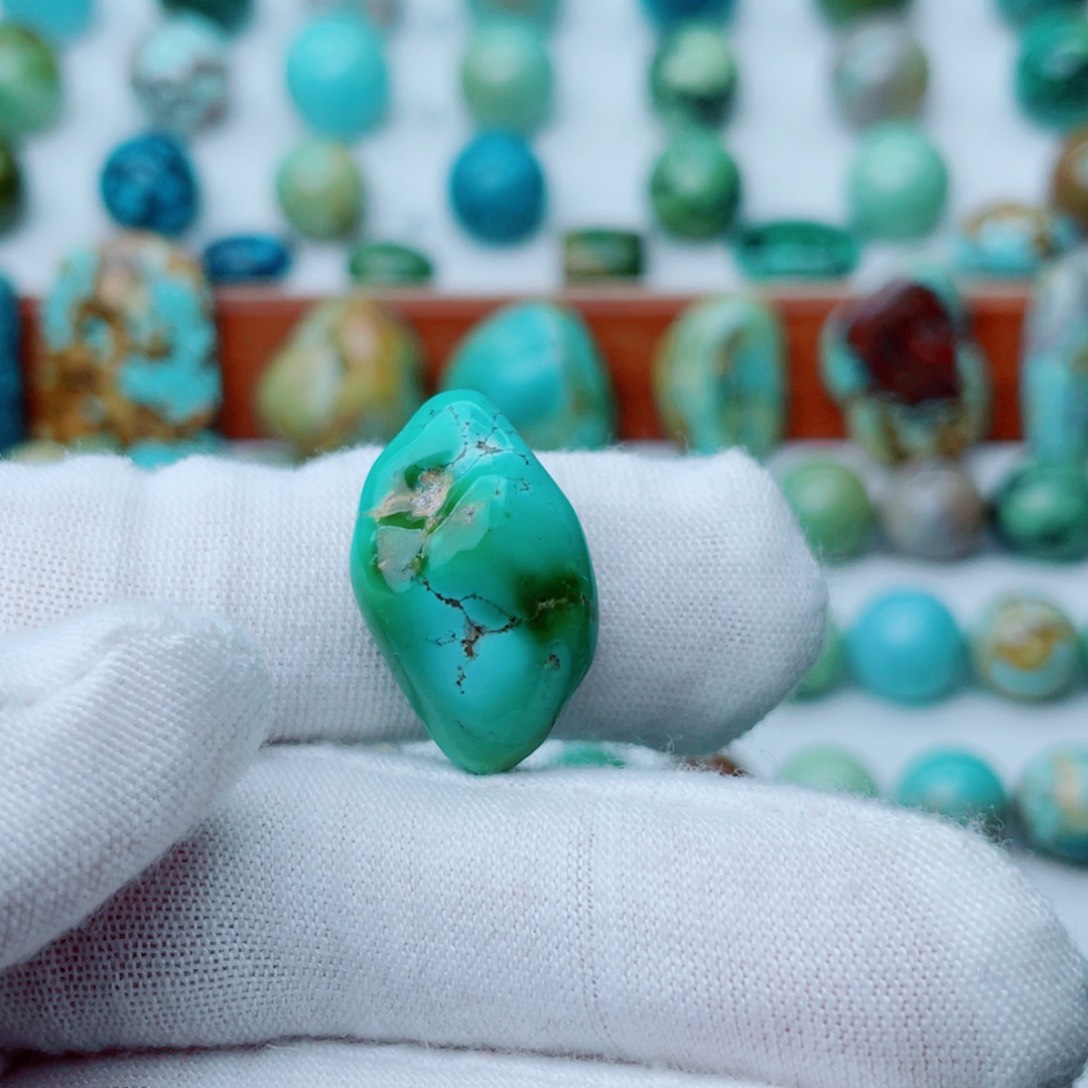 未镶嵌绿松石珠宝奇石