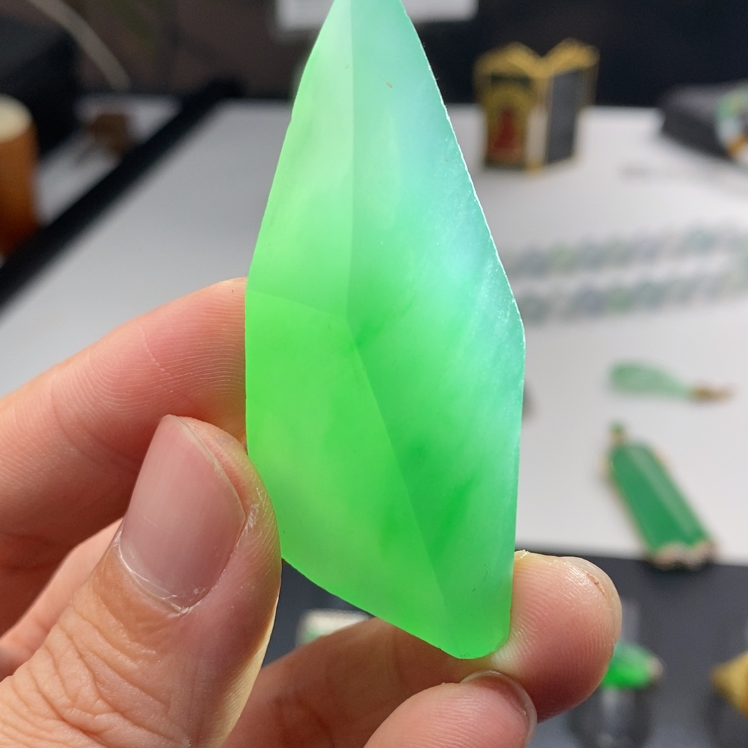 定制翡翠未镶嵌包工