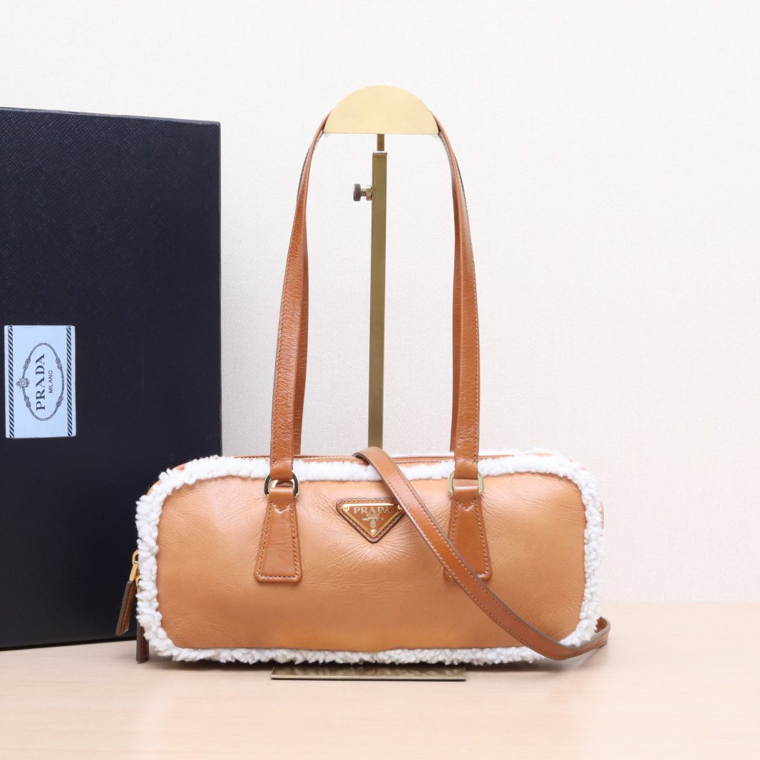 99新 Prada/普拉达 【黑黑】羊羔毛 中号 保龄球 手提单肩包