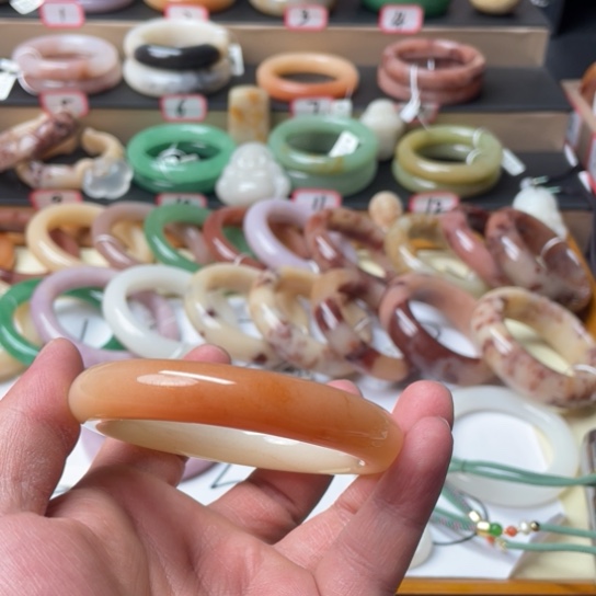 海***英石英质玉未镶嵌手镯