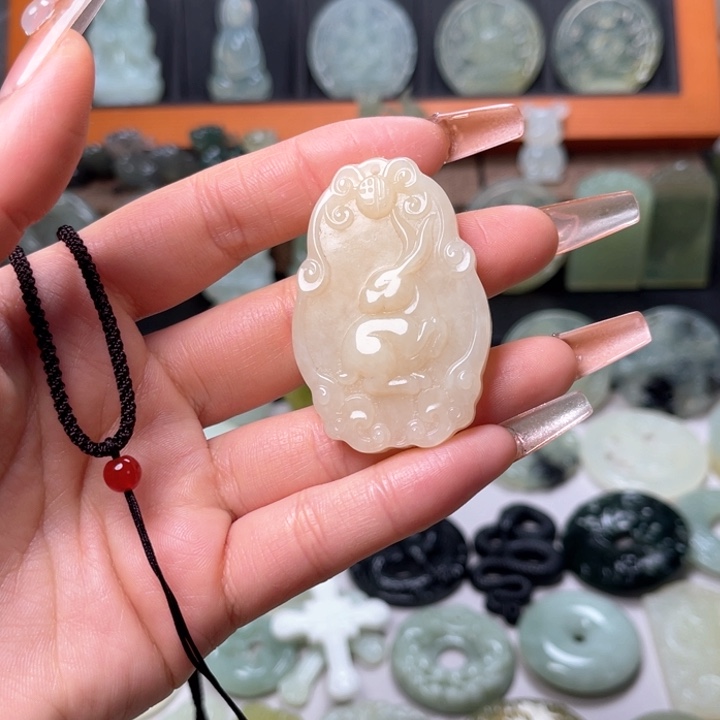 岫玉吊坠(赠链)未镶嵌