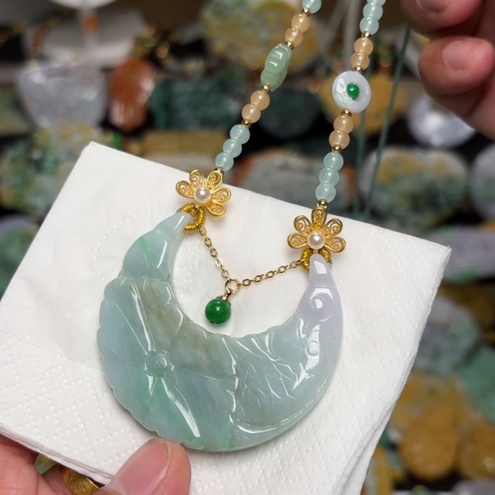 翡翠颈饰未镶嵌吊坠