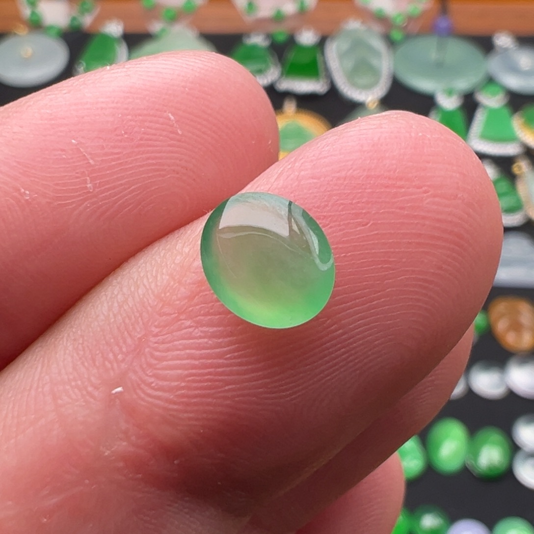 翡翠颈饰未镶嵌蛋面7.3