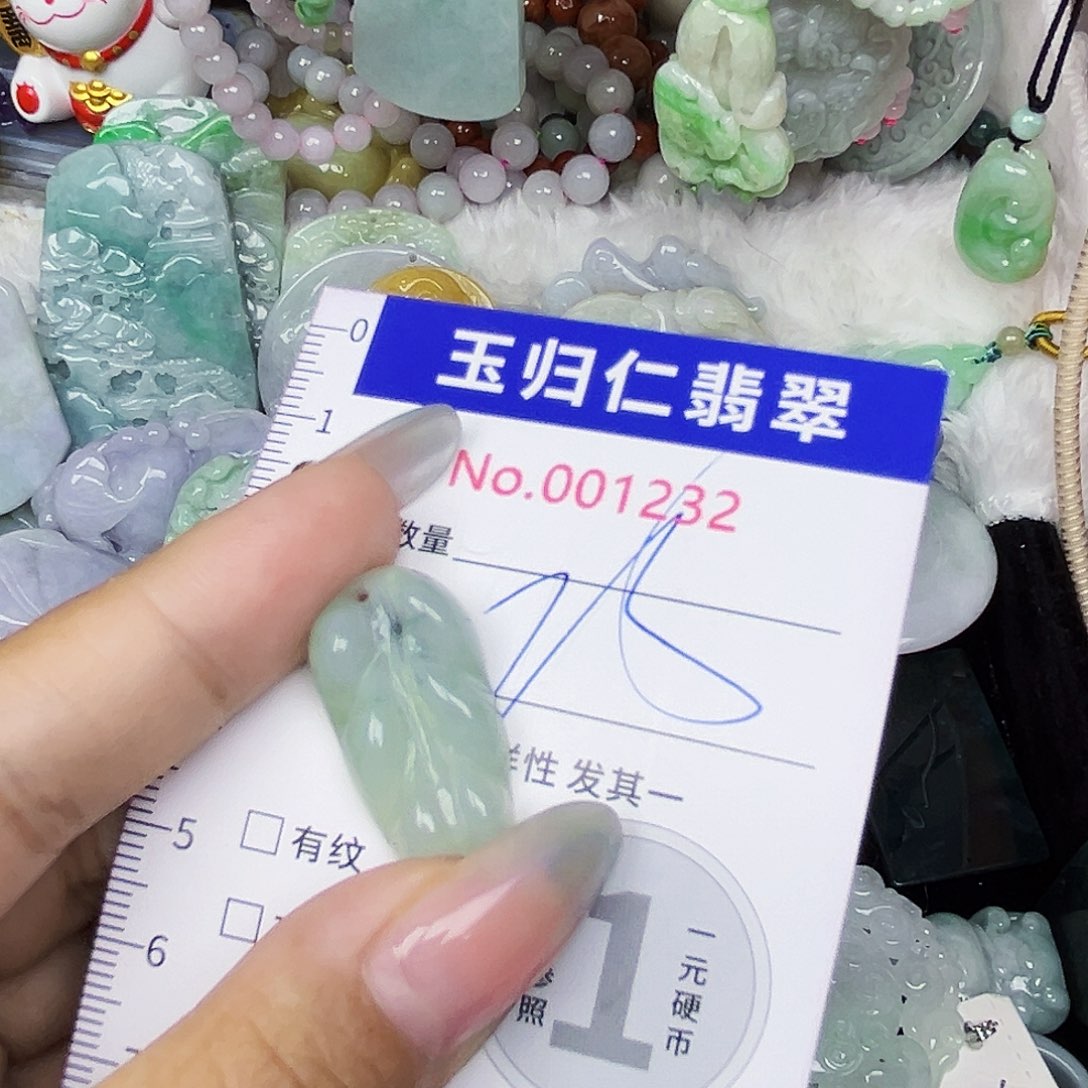 翡翠未镶嵌吊坠(不含链)11
