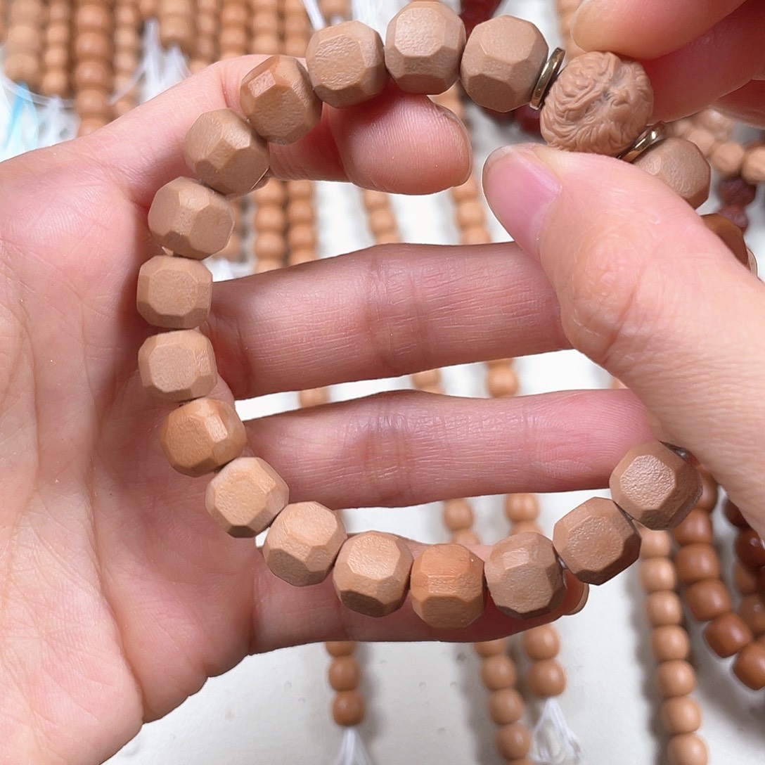 吊坠猴头核桃磨砂六方泛油油点➕雕刻