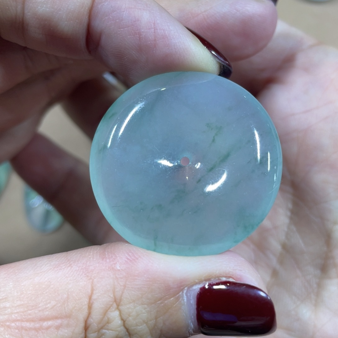 翡翠颈饰未镶嵌平安扣