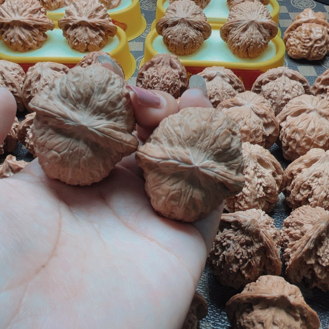 李****桃核把件南瓜墩核桃