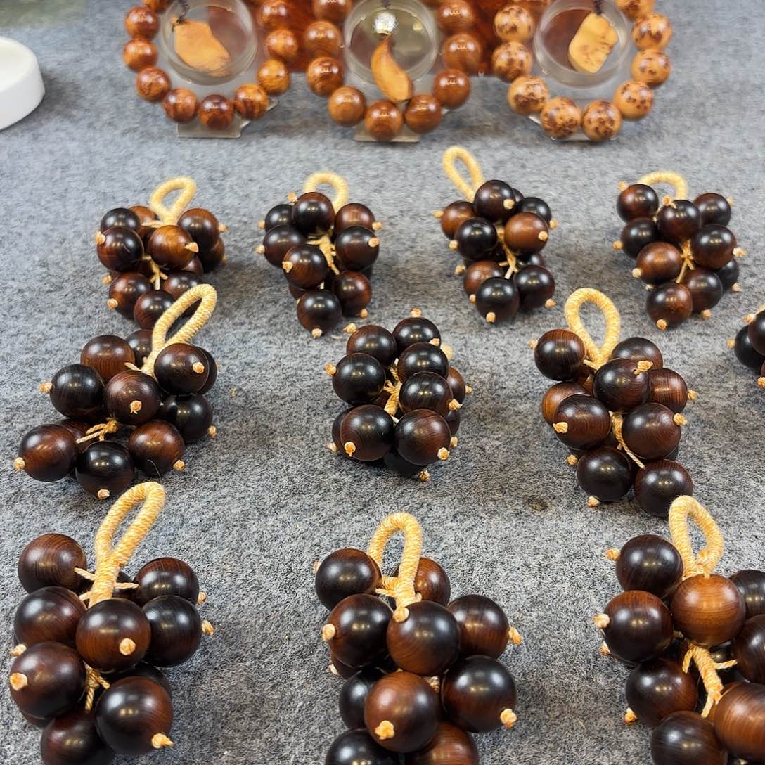 崖柏太行崖柏雷雷全瓷碳化1.8挂件