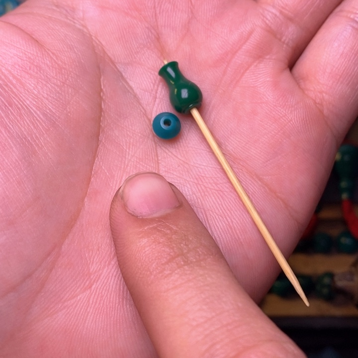 拉***哥玻璃颈饰瓶子，线束