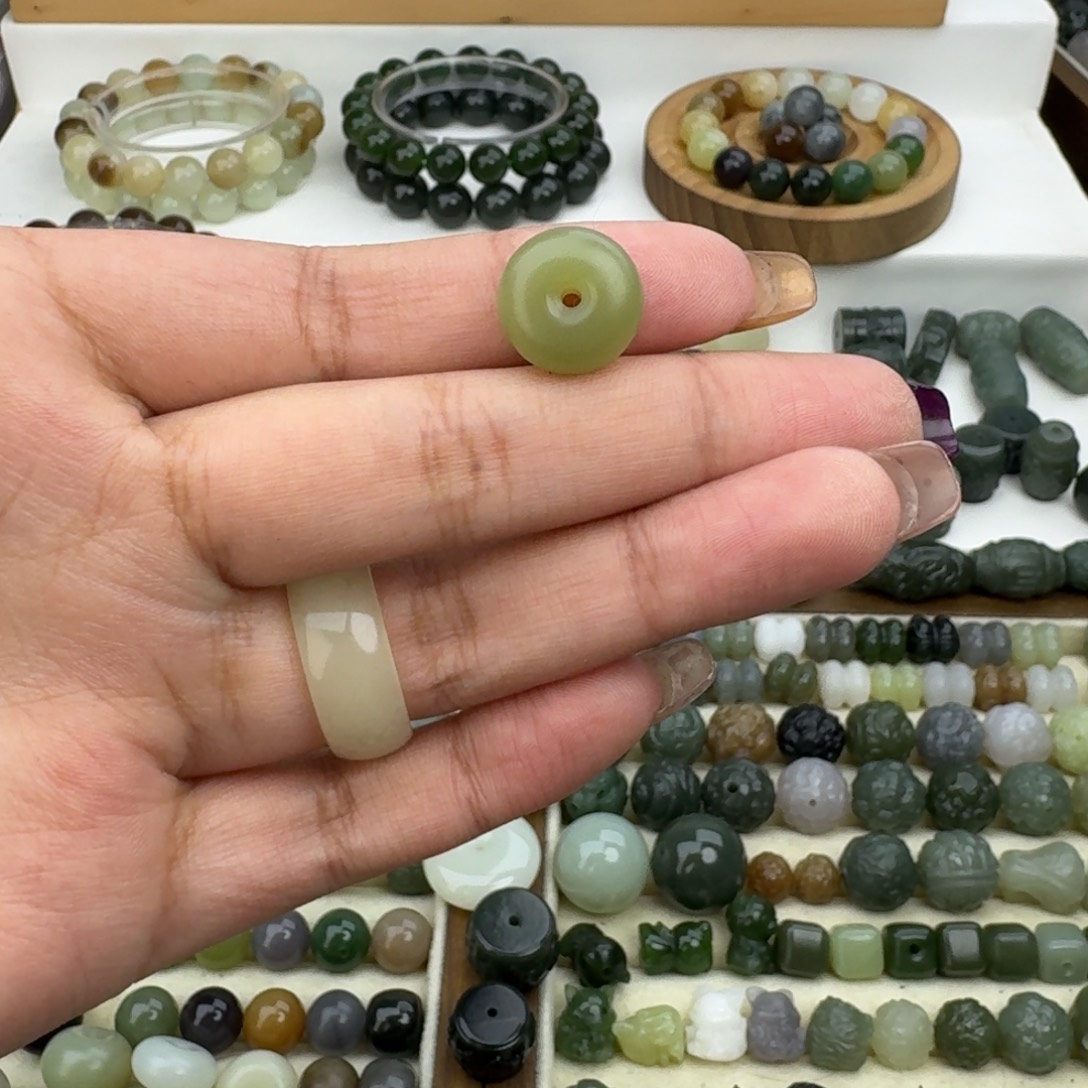 徐***～和田玉未镶嵌珠宝半成品和田玉算盘珠湖水绿1