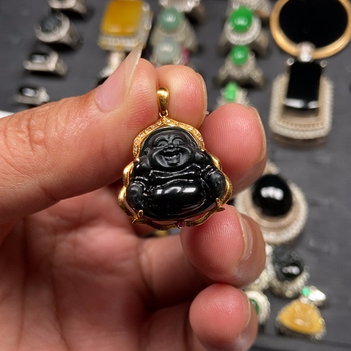 翡翠18K金镶嵌颈饰