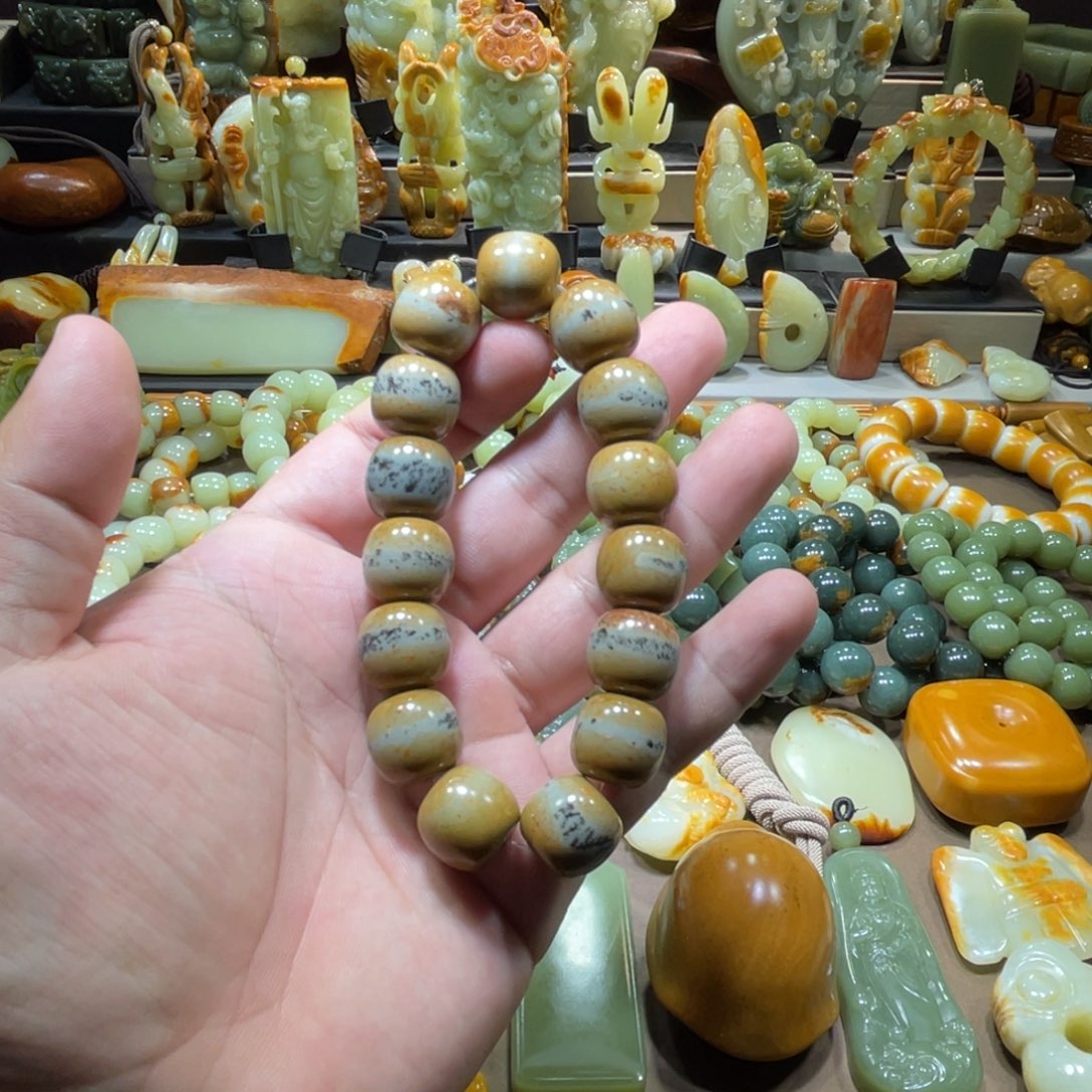 透闪石质玉未镶嵌珠宝奇石