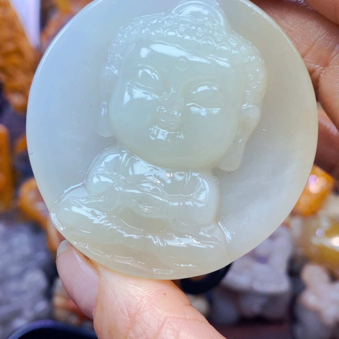 颈饰未镶嵌石英岩玉