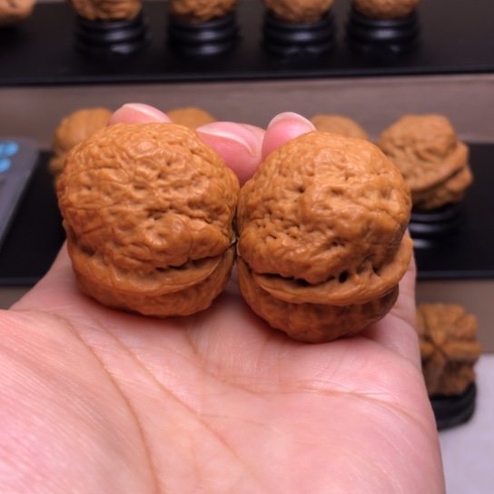 文玩核桃把件蟒纹元宝26