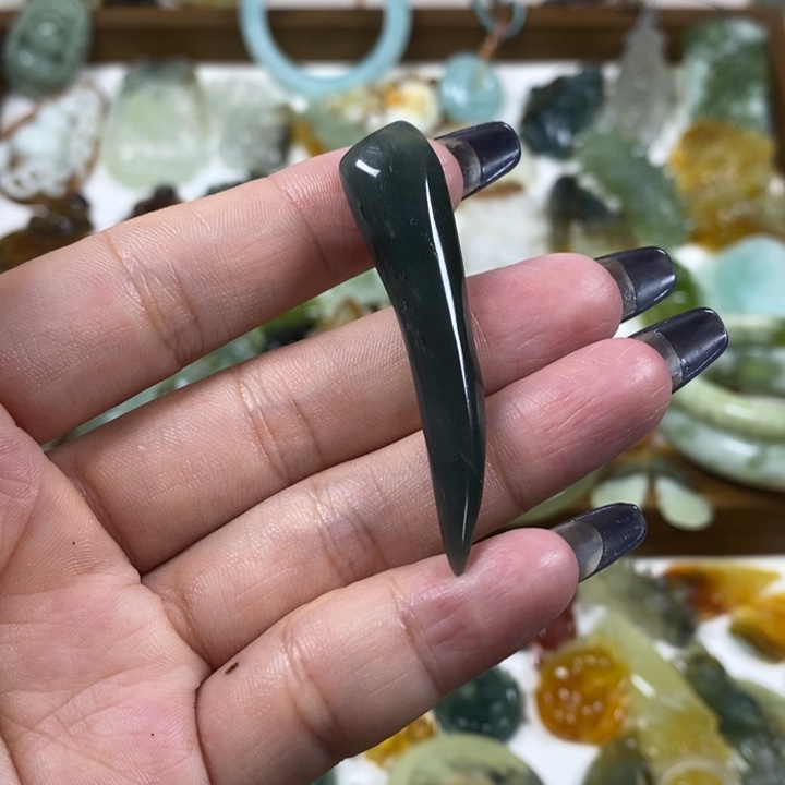 未镶嵌蛇纹石玉吊坠