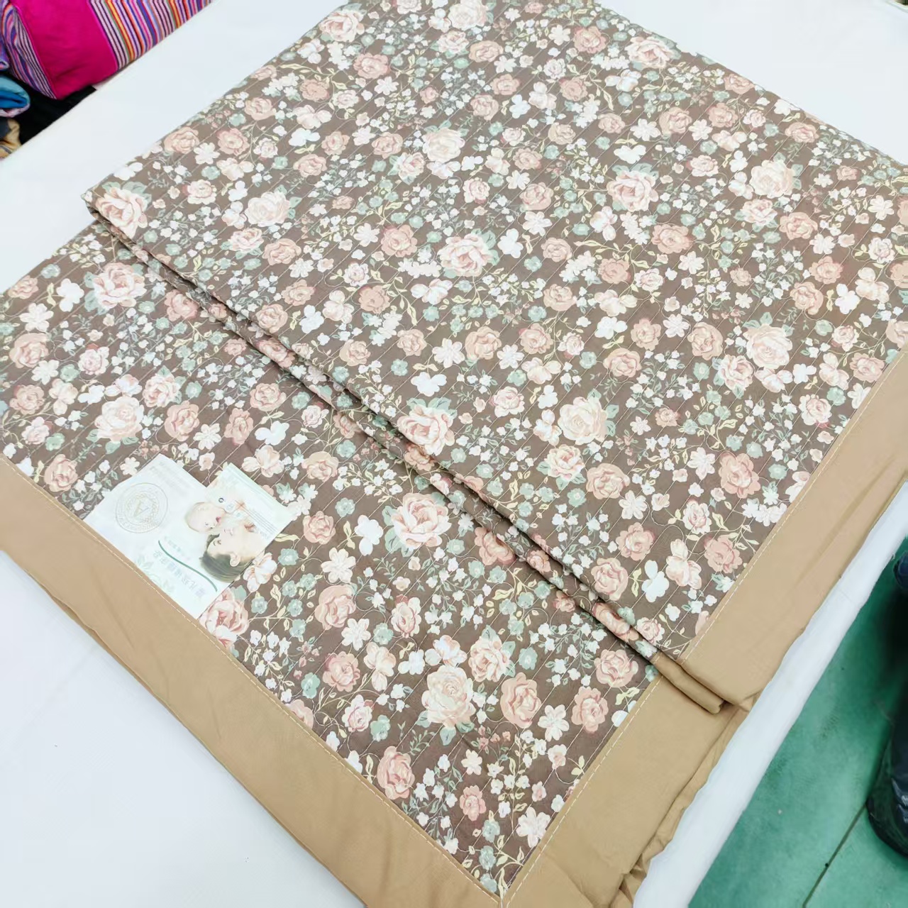 【包边床盖】<玫瑰故事-咖>120X220cm<±5cm>绗缝 多功能水洗透气