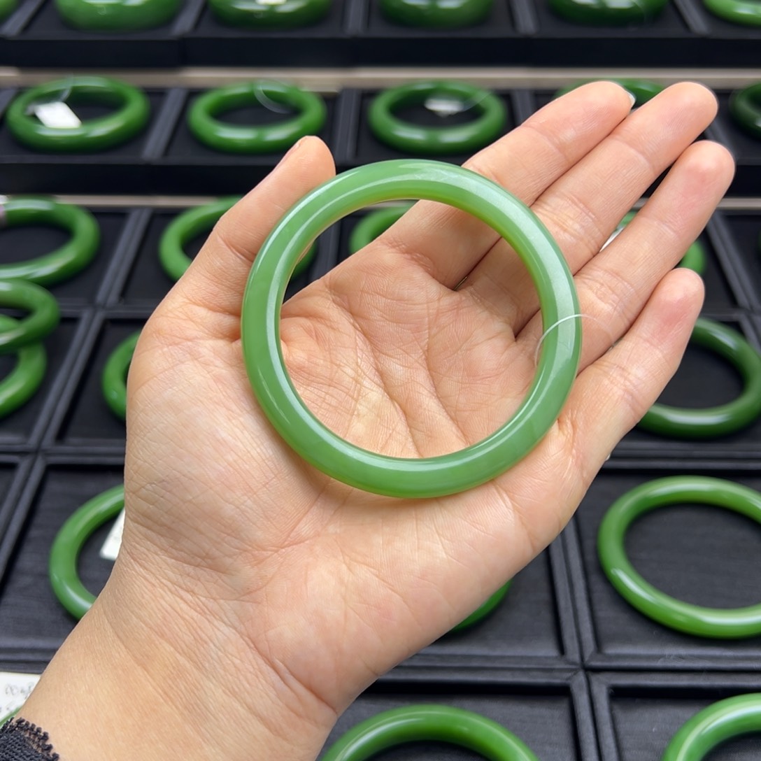 和田玉（碧玉）未镶嵌手镯