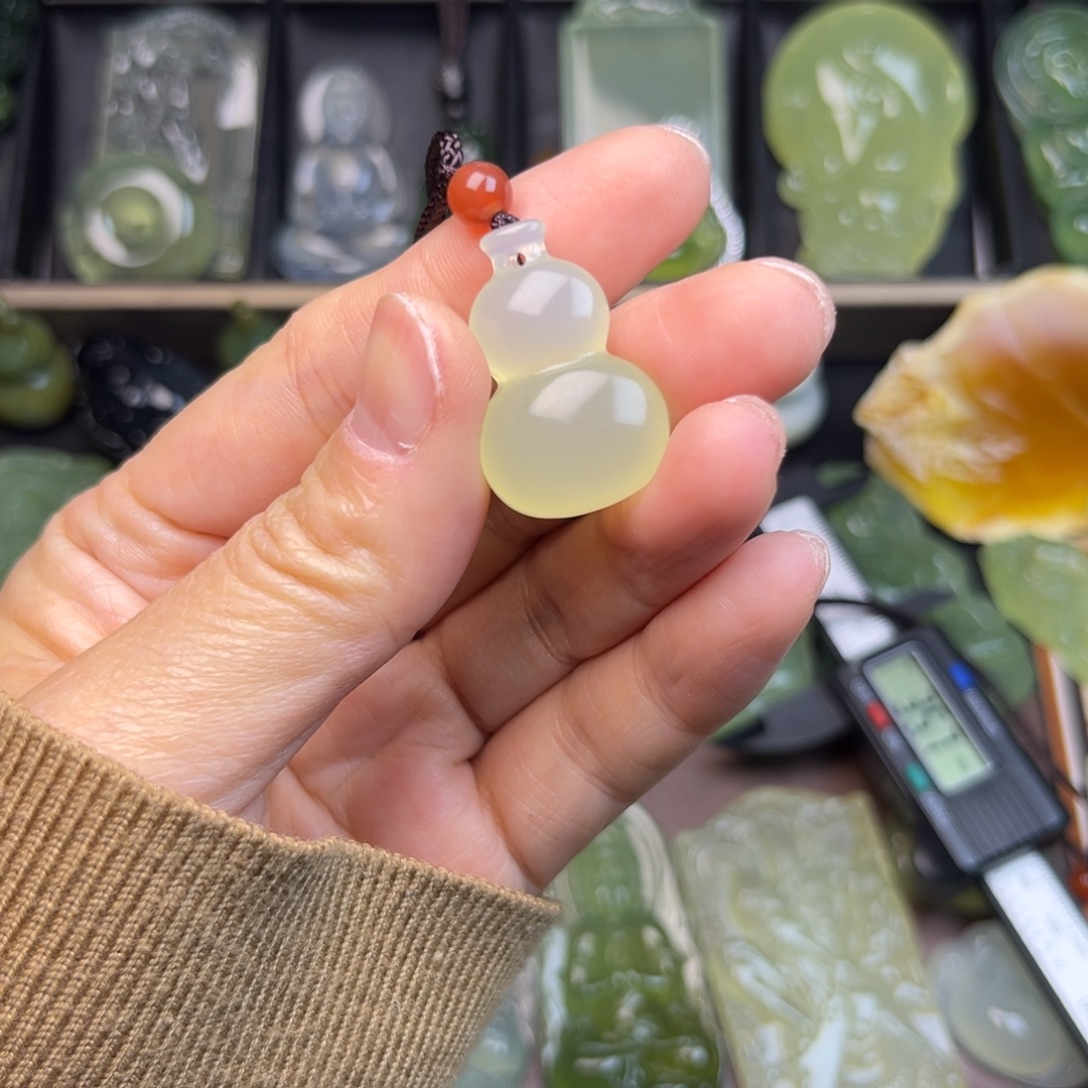 蛇纹石玉未镶嵌吊坠(不含链)
