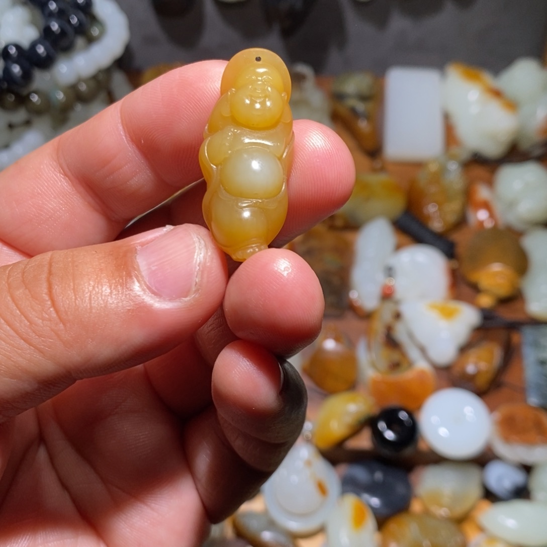 和田玉颈饰未镶嵌已*置