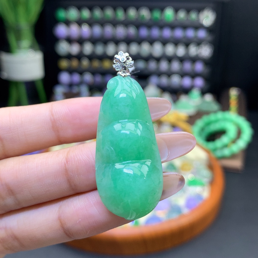 翡翠18K金镶嵌颈饰