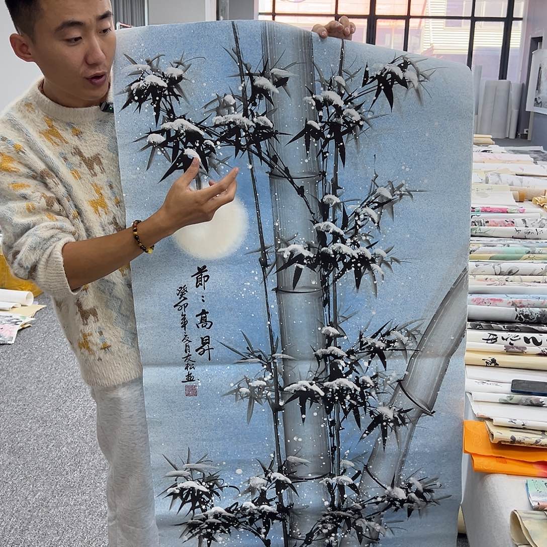 国画卖字画的小男孩